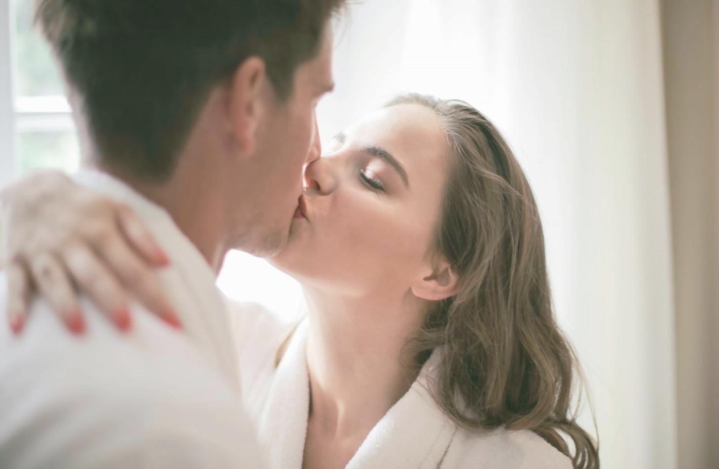 Famille participant à un atelier collaboratif de développement personnel